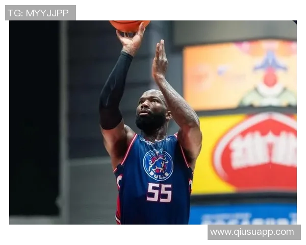 米奇约翰逊盛赞大卫琼斯加西亚适应球队表现出色无所畏惧